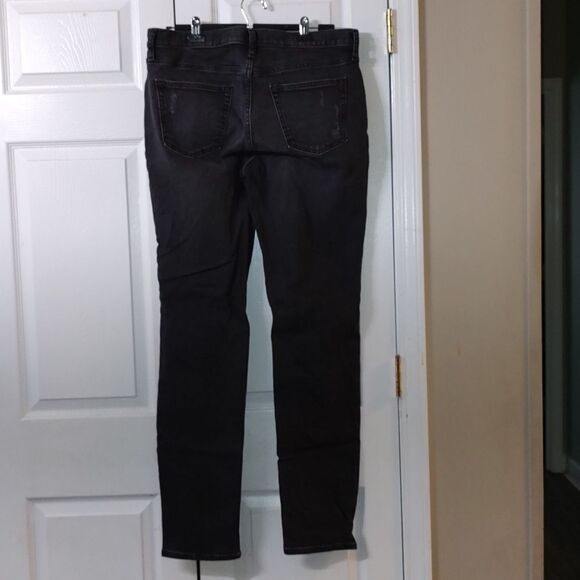 Old Navy Relaxed Slim Built-In Flex Distressed Jeans - Picture 7 of 11